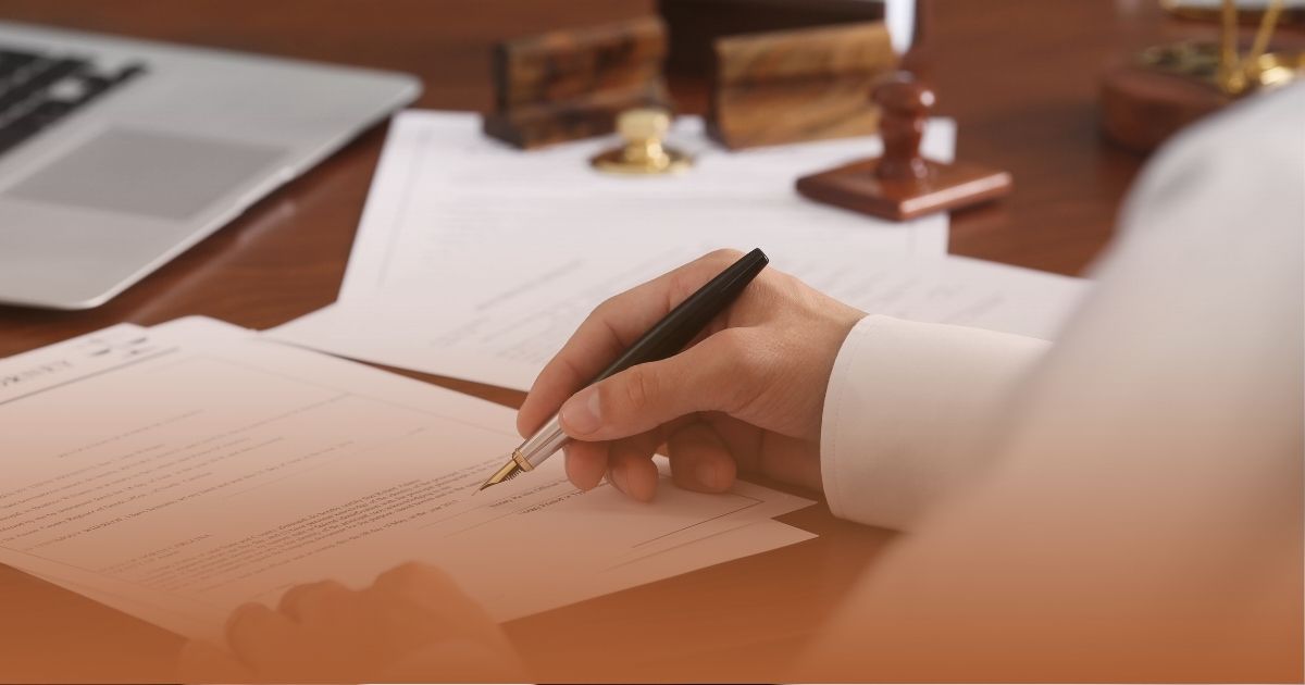 متى تحتاج شركتك إلى محامي قضايا تجارية في السعودية؟
