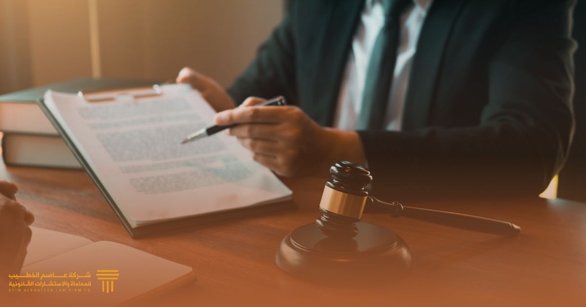 متى تحتاج شركتك إلى مستشار قانوني للشركات بدل إدارة قانونية داخلية؟